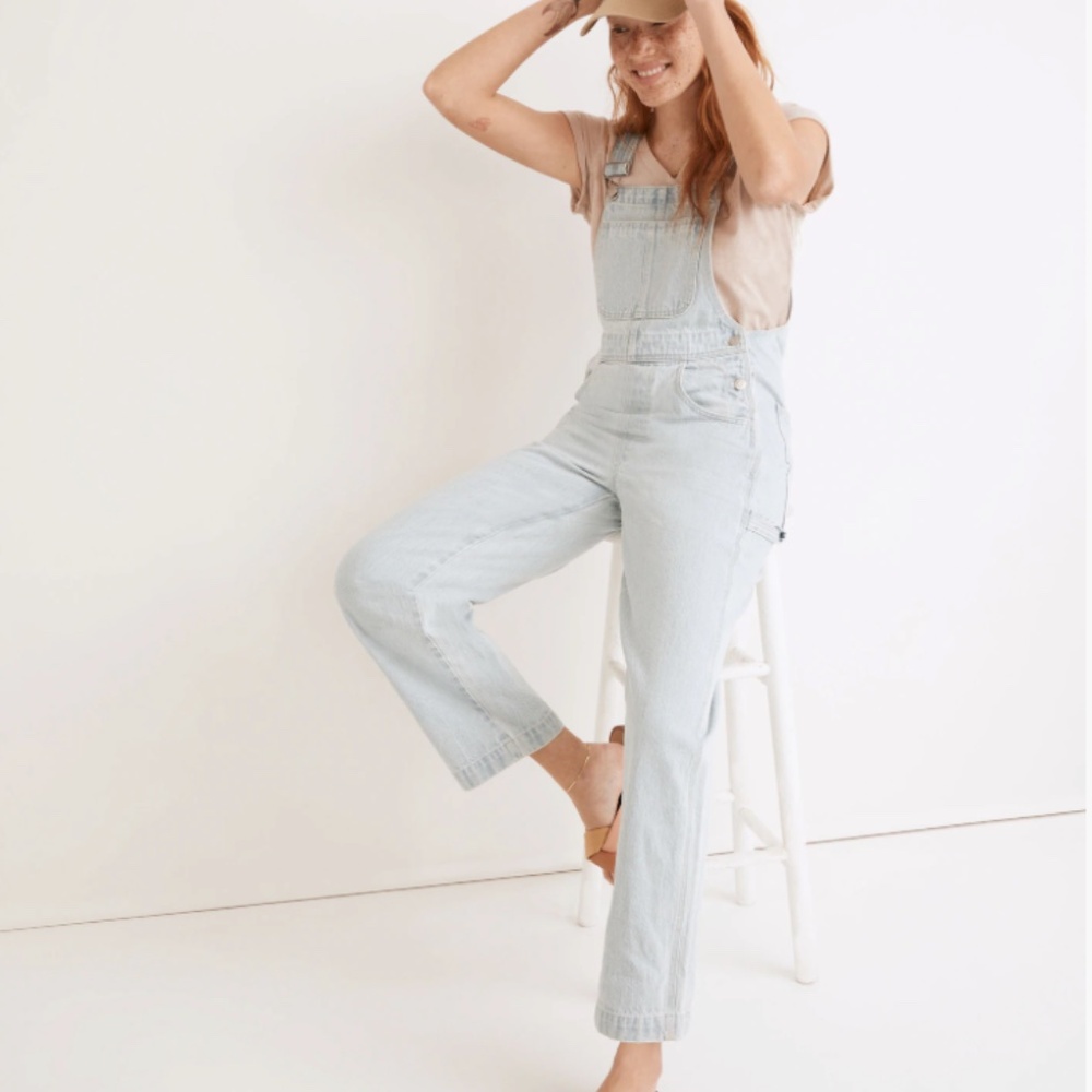 Madewell - Denim Oversized Carpenter Overalls in Bretton Wash - Picture 2 of 5